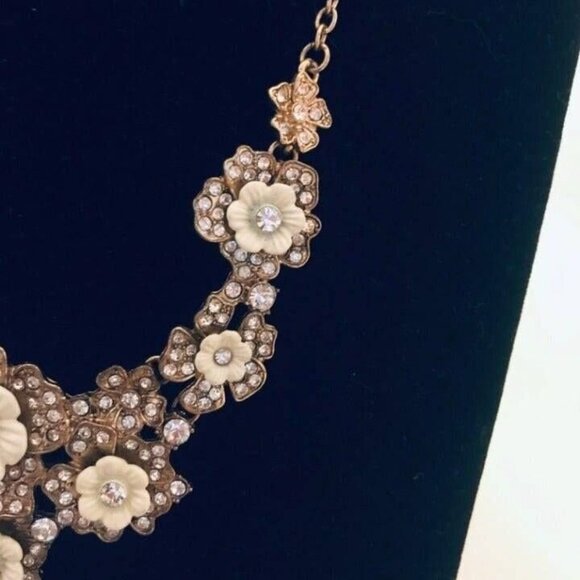 #1740 RHINESTONES WHITE FLOWERS NECKLACE 17 INCH LOBSTER CLAW - Picture 4 of 9